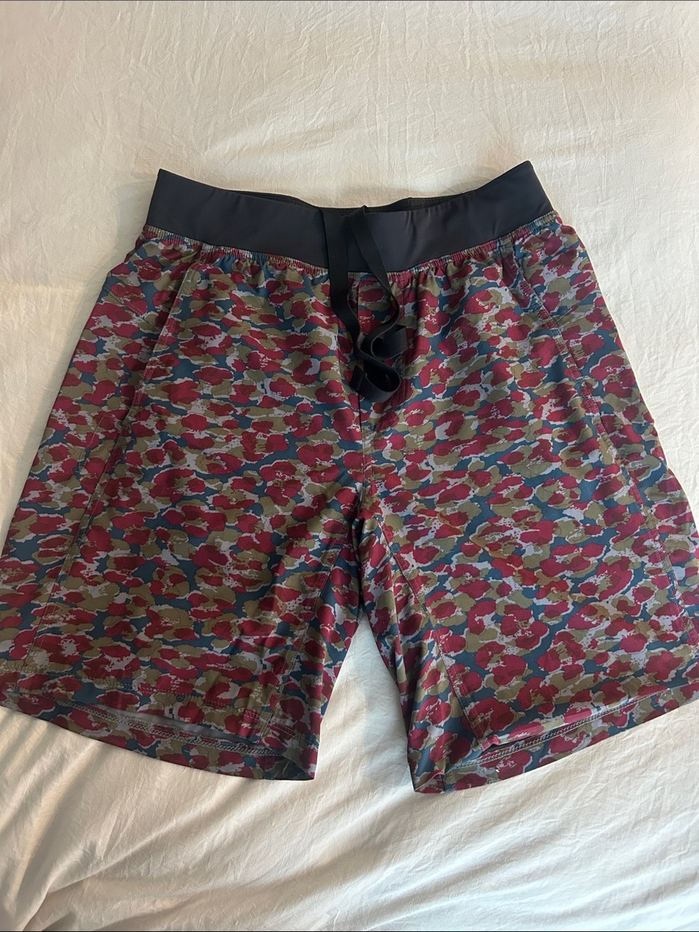 Lululemon The Assert Urban Leopard shorts